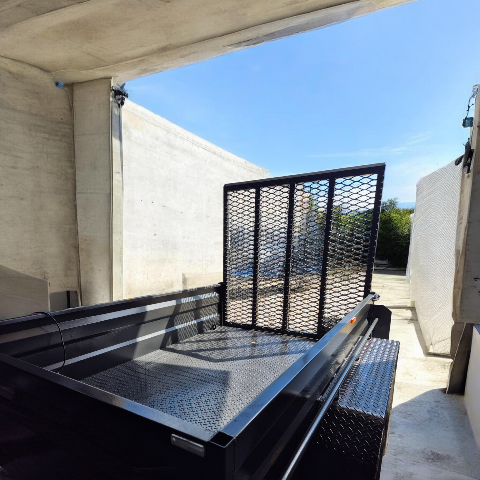 8x5 Box Trailer 2000GVM with 1500 mm drop down ramp